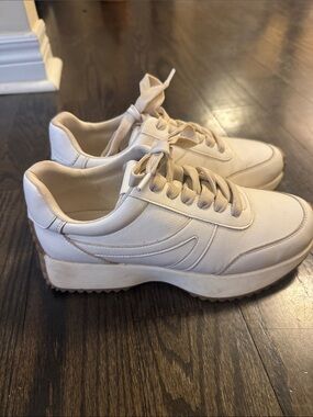 Women’s Classic Lace-Up Sneakers in Off-White